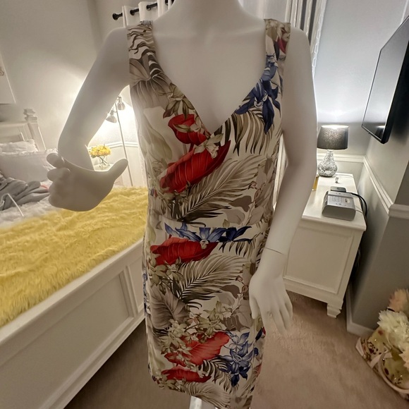 Tommy BAHAMA Floral shift dress. Size 10 fully lined - Picture 2 of 9